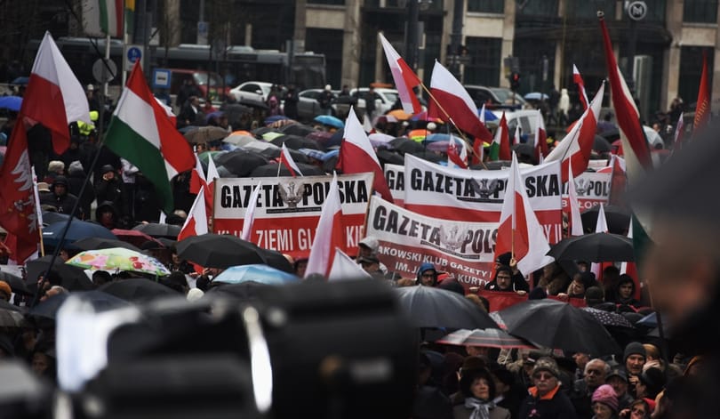 A lengyel kormányfő indította útjára a békemenetre igyekvő lengyeleket