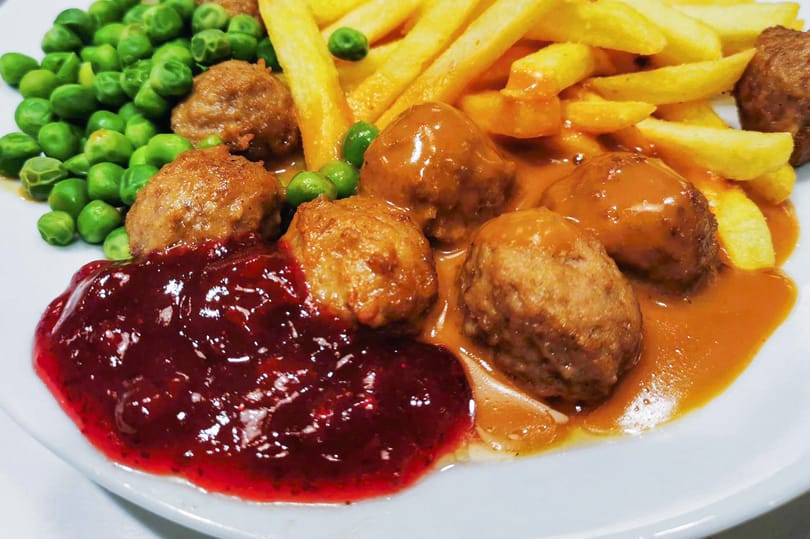 Félárú húsgolyók, ingyen étel a gyerekeknek – nagy változásokba fog az IKEA