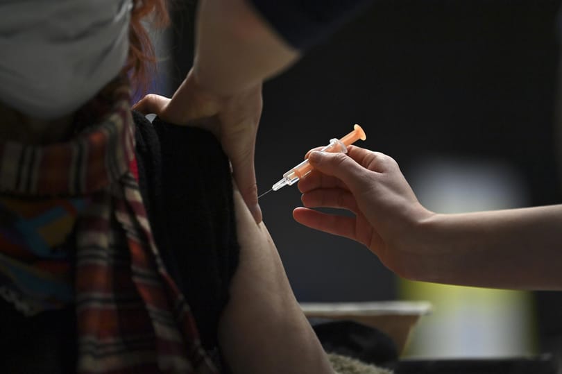 Európai Gyógyszerügynökség: továbbra is adható az AstraZeneca oltóanyaga