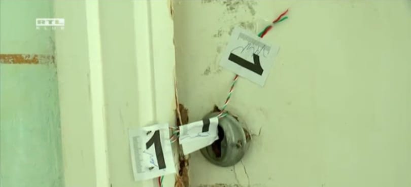 Halott anyjával élt egy miskolci férfi, a szomszédok hívtak segítséget