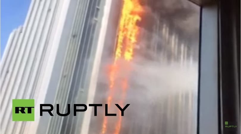 Pokoli toronyként égett egy felhőkarcoló Kínában – videó