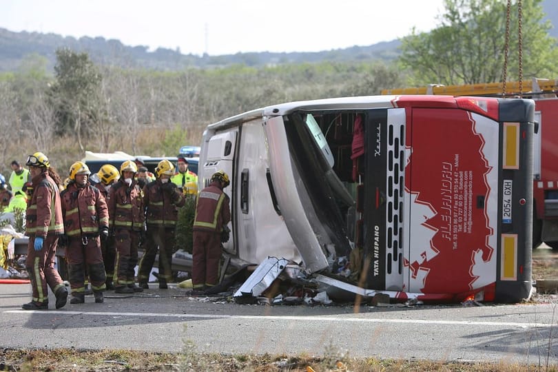 Valósághű szimulátorral tanítják a diákokat arra, mit tegyenek, ha felborul a buszuk