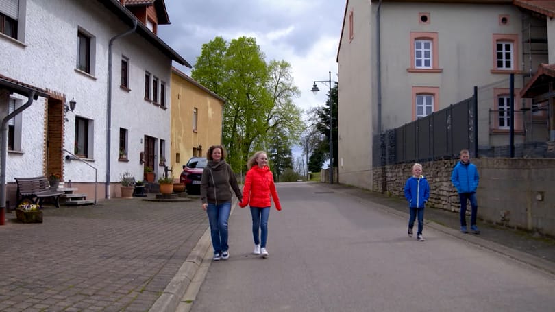 Milyen az élet egy faluban, ahol az utca egyik fele Németországban, a másik Franciaországban van – videó