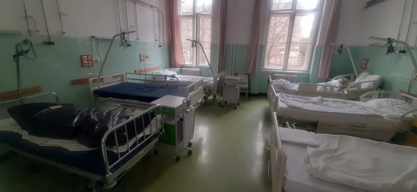 Április óta nem volt ennyire nagy a Covid áldozatainak száma, de a többi mutató javul