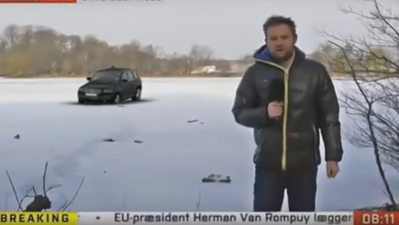 Kamuvideó terjed a neten egy tóba esett autóról – videó