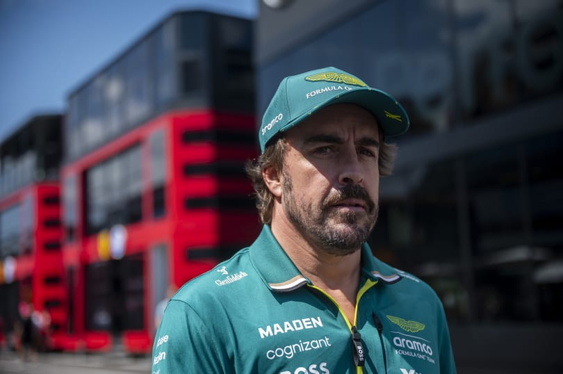 Megsérült Alonso, kihagyja az első szabadedzést a Magyar Nagydíjon