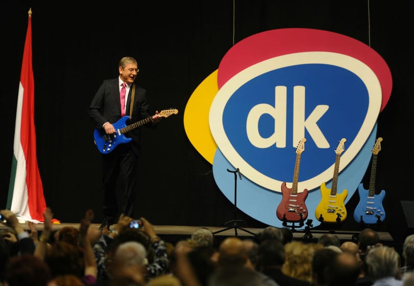 Gyurcsány DJ-ből rocksztárrá változott a DK tisztújítóján