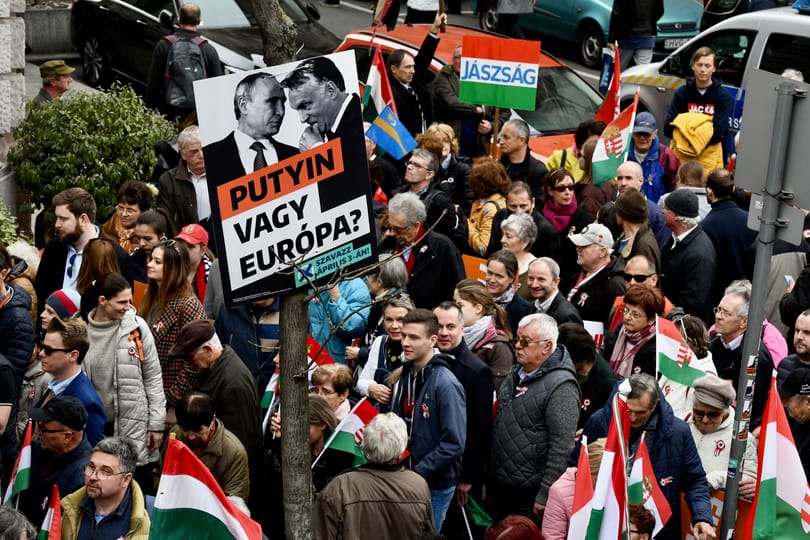 A fideszesek és az ellenzékiek ugyanolyan korlátoltnak tartják a másik oldalt egy kutatás szerint