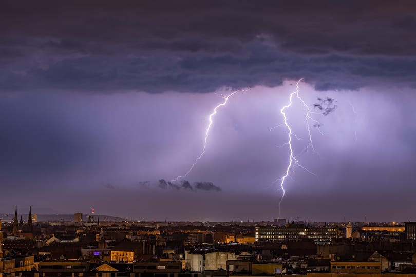 Másodfokú riasztást adtak ki Budapestre felhőszakadás miatt