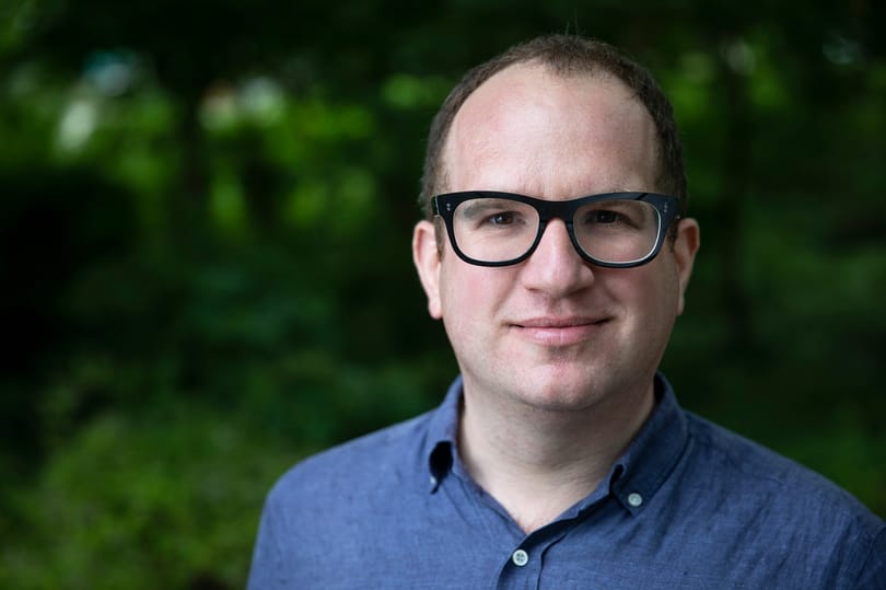 Beszállt Vitézy Dávid stábjába a Hosszúlépés városi séták társalapítója, Merker Dávid