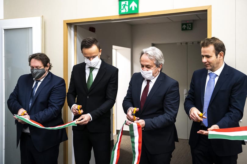 A magyar hírszerzés azt állítja, semmit nem tud a Szájer-ügyről