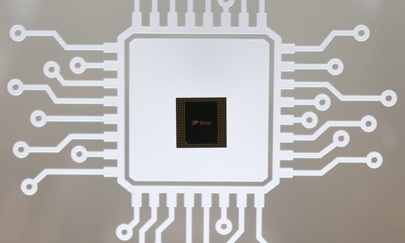 +75% gyorsaság, +58% hatékonyság: itt a Huawei mindent verő chipje, melyet az új telefonokba tesznek majd