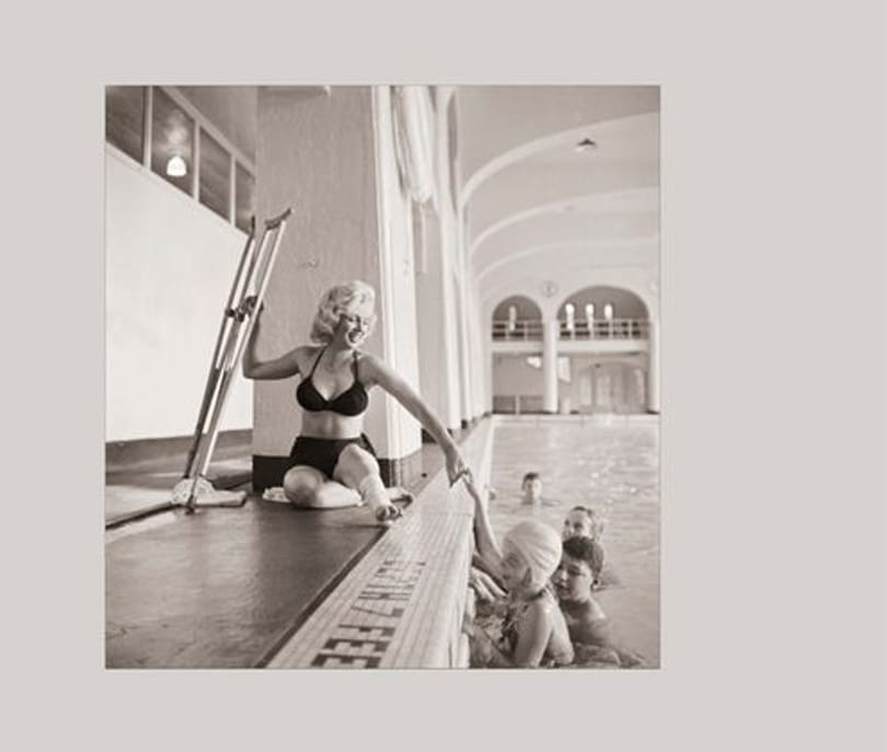 Bikiniben, befáslizott bokával: eddig nem látott Marilyn Monroe fotók