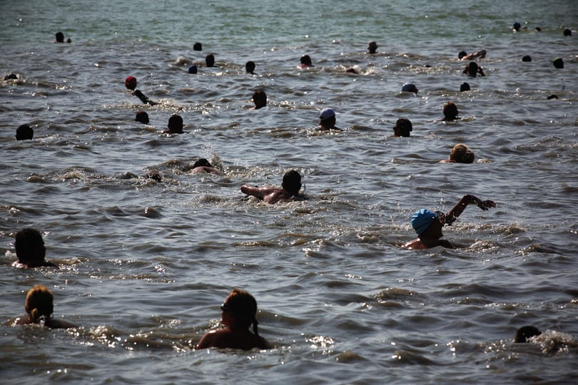 Már megint csúszik a Balaton-átúszás