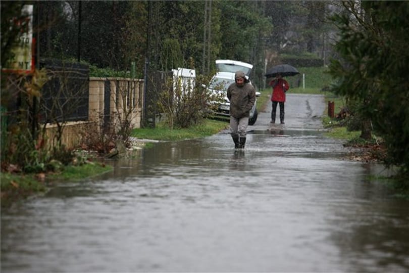 Vízben áll a Balaton partja - megdöbbentő fotók