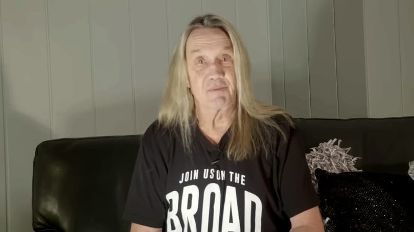 Lebénult az Iron Maiden dobosa a fél oldalára, de őt csak az érdekli, mikor próbálhat újra
