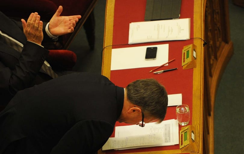 Hazai elemzők: felgyorsított reformokkal kell válaszolni a leminősítésre
