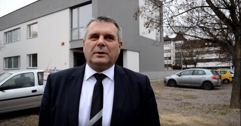 Egy pécsi fideszes képviselőnek a „tezsdvéri” sajtótól keményedik a széklete