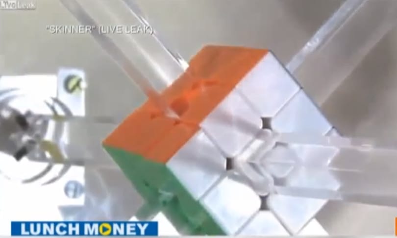 Videó: egyetlen másodperc alatt kirakták a Rubik-kockát