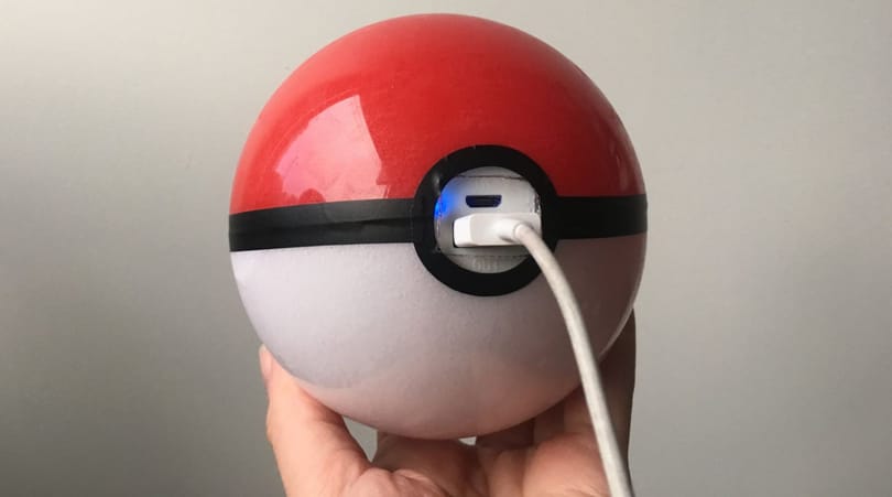 Eszi a mobilja aksiját a Pokémon GO? Vigye magával ezt a pokélabdát