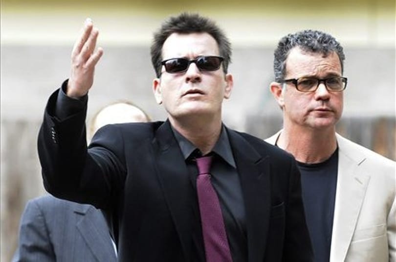 Sorozathírek: Júniusban debütál Charlie Sheen új sorozata