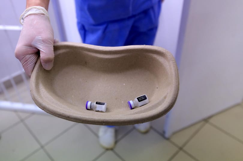 Öt nap alatt csaknem ezer egészségügyi dolgozót oltanak be a Dél-pesti Centrumkórházban