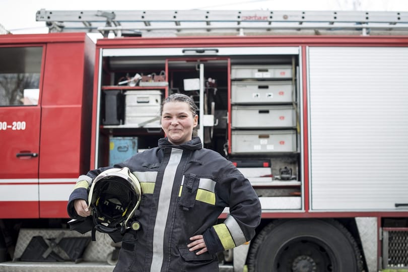 Kollégium lángolt Debrecenben, egy diák kiugrott az ablakon
