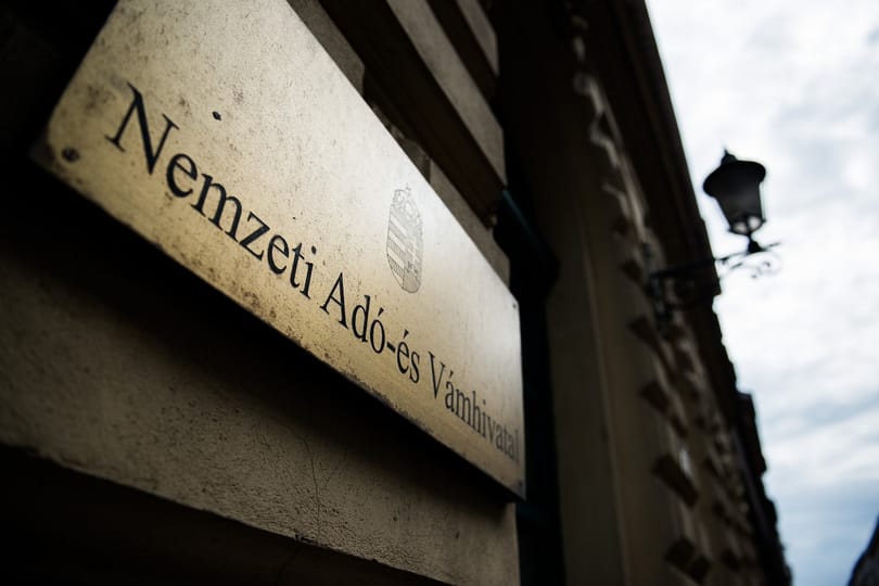 Bepanaszolta a Momentum a NAV-ot az ügyészségnél