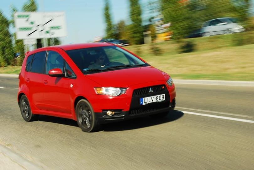A Volkswagennél is nagyobbat bukik a Mitsubishi