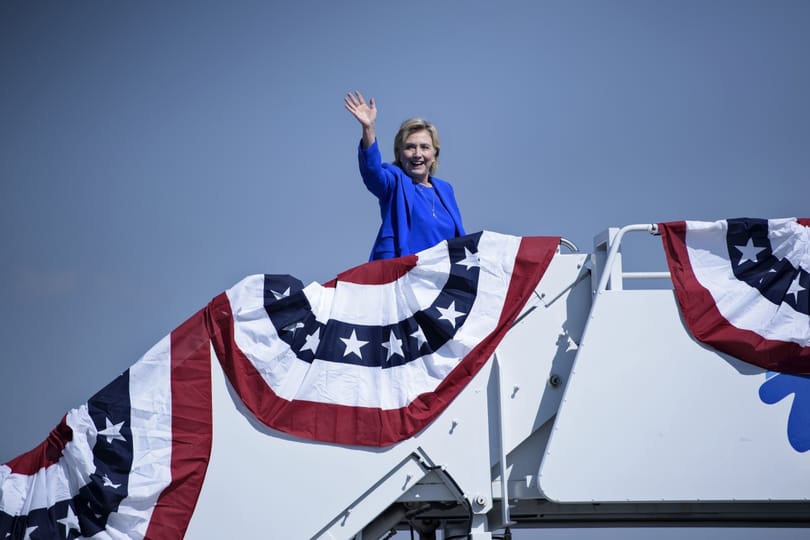 Az elhunyt milliárdosok vagyonát jobban megcsapolná Clinton, Trumpét is