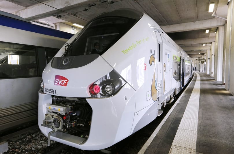 Alstom-balhé: a vonat, ami 300-zal hasít, de a sín csak 200-at bír