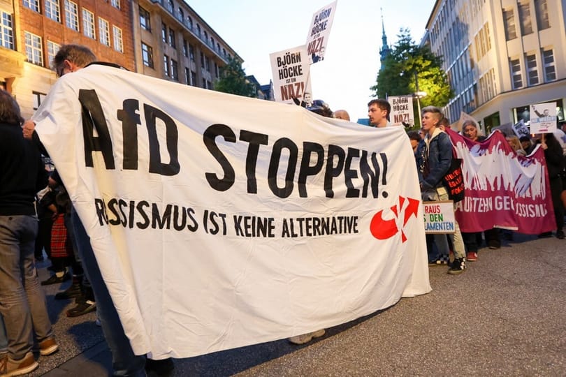 Le Monde-vezércikk: Nyugtalanító a német szélsőjobb felemelkedése, ám az AfD aligha tud majd kormányozni