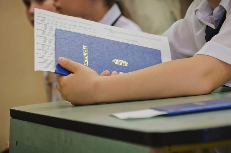 Egy törvényjavaslat szerint nem lesz többé kinyomtatott iskolai bizonyítvány