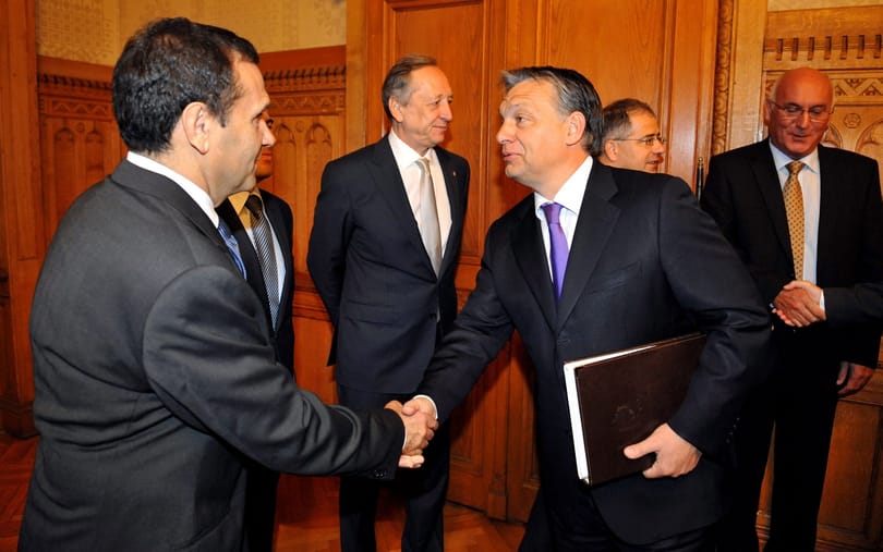 Előkerült Orbán, és megveregette Gyárfás hátát