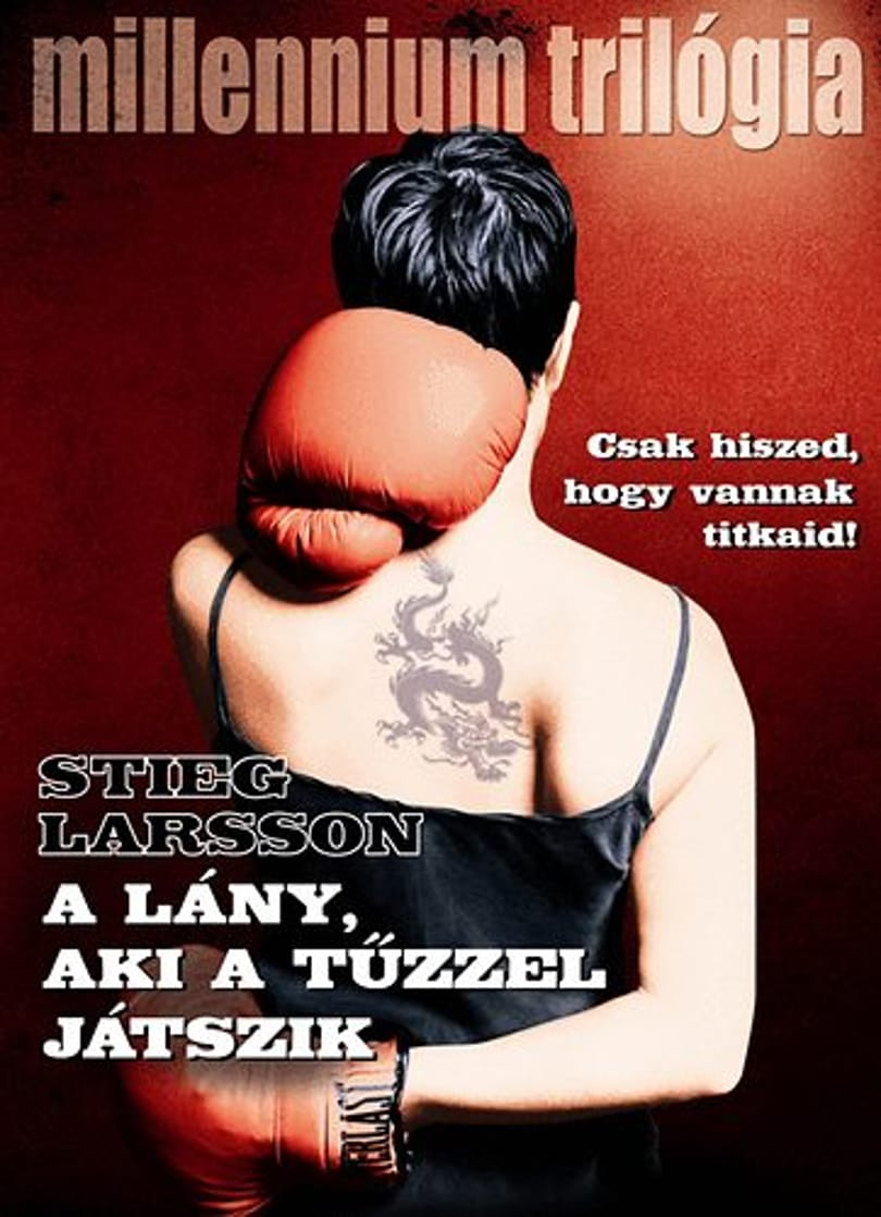 Élen a tetovált lány
