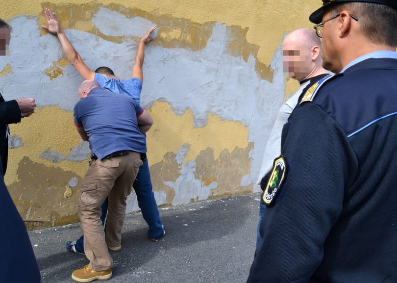 Elhajigált festmények: elkapták a másik két tordasi betörőt is