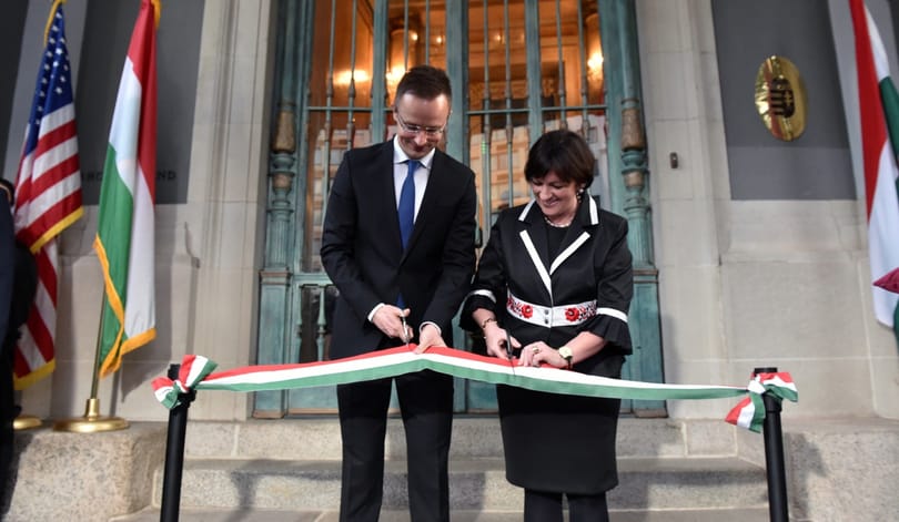 Szijjártó is elment, levél is volt, de Washington csak nem lelkesedik Orbánért