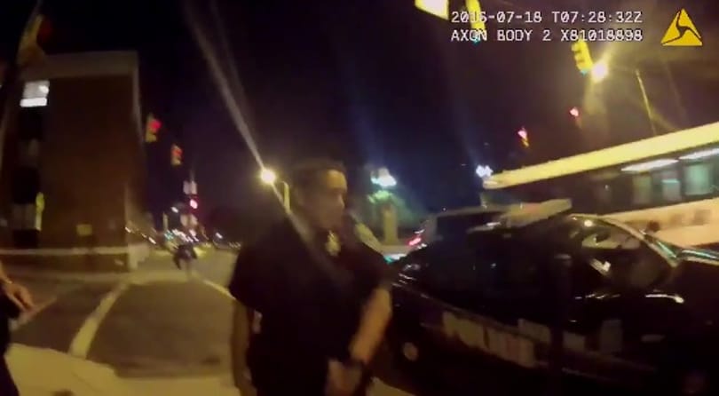 Rendőrautónak ütközött egy pokémonozó sofőr - videó