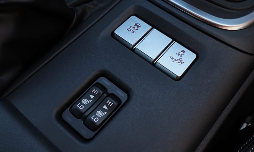 A Toyota visszahívja 2700 autóját, mert kieshet a kerekük
