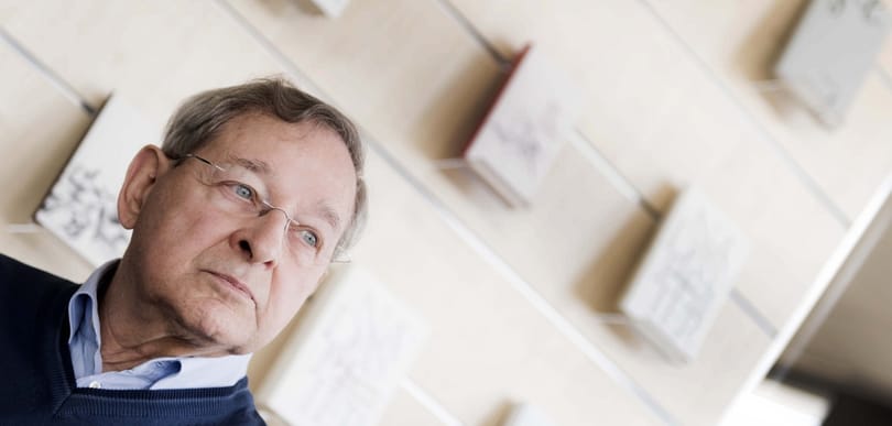 CEU-s kitűzőben dedikált Nádas Péter