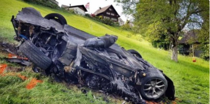 Méregdrága luxuskocsival szenvedett horrorbalesetet a híres autósműsor házigazdája