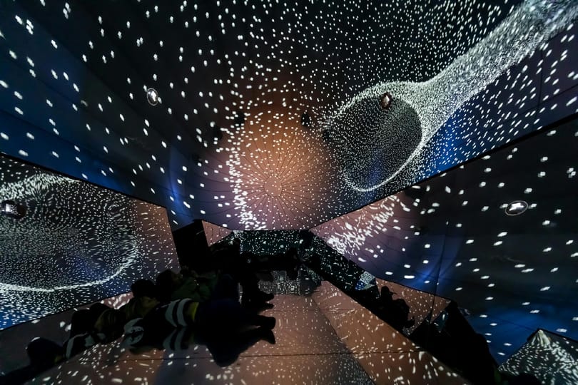 Elveszhetünk egy gigantikus szivarban – ez lehet a legfényesebb téli program Budapesten