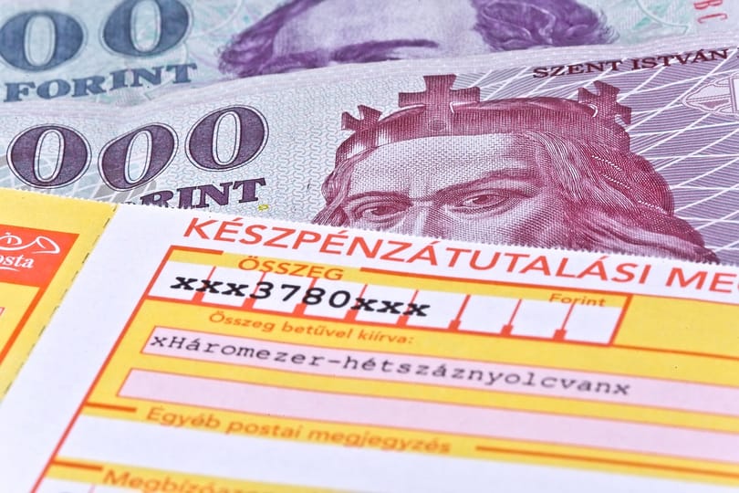Pénzt osztanak, de pénzt csinálnának belőle (és önből is)