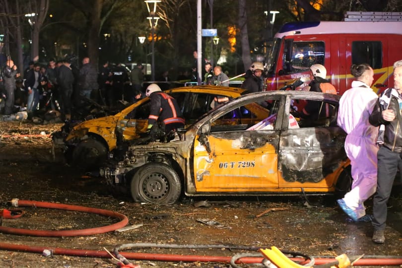 Pokolgép robbant egy rendőr-főkapitányság előtt Törökországban