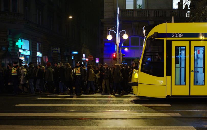 Ki az utcára! Ki a térre!