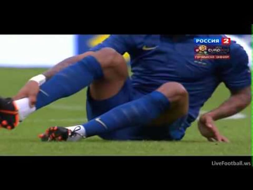 A franciák sztárja zokogott a fájdalomtól - videó