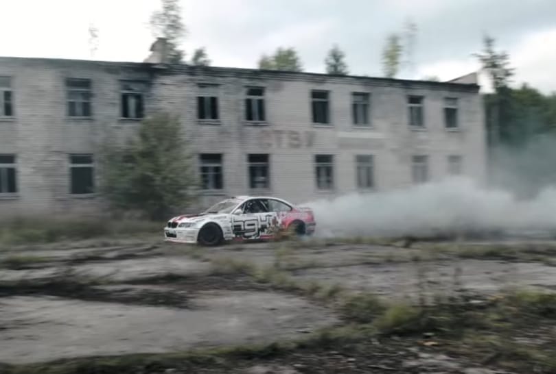 Kevés jobb hely van autós őrjöngésre, mint egy szovjet laktanya