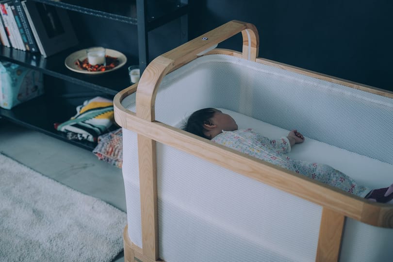 Nem csak a babán, a szülő éjszakáján is segíthet az okosbölcső