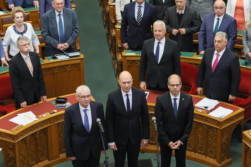 Magyar állampolgárságuk mellett uniós polgárjogoktól is megfoszthatja az érintett kettős állampolgárokat a kormány