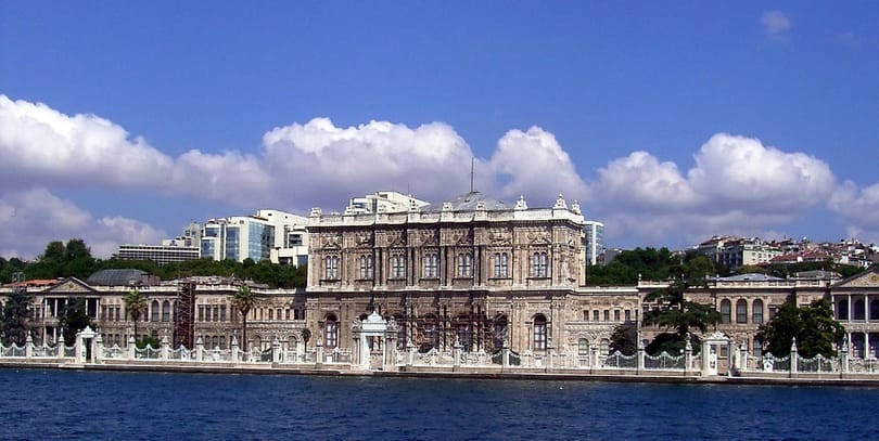 Lövöldöztek egy isztambuli turistalátványosságnál